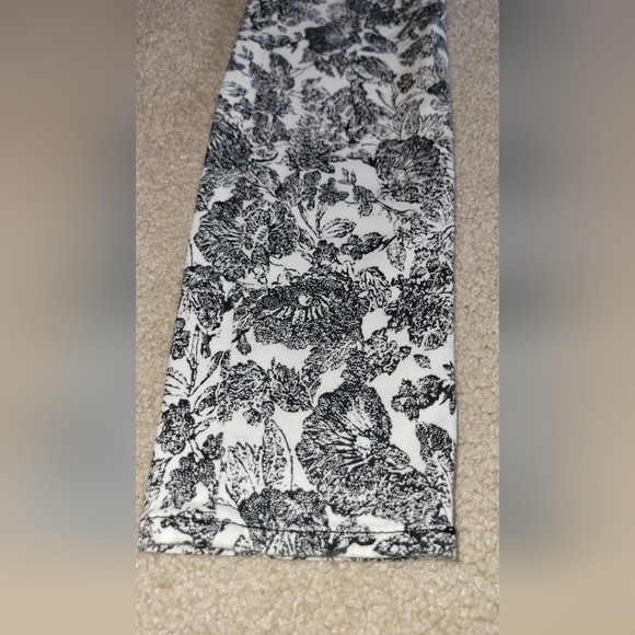 7 For All Mankind Jeans The Skinny in Etched Floral womens size 29 white & black - Picture 2 of 9